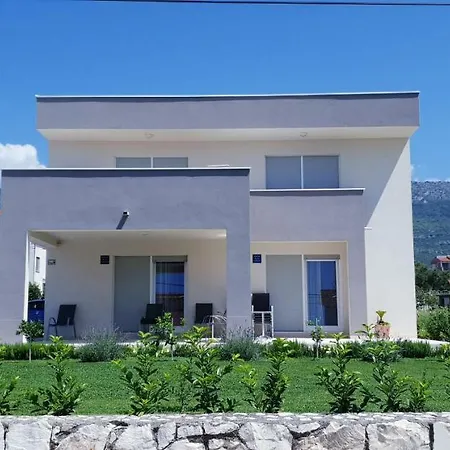 Navi * Kaštela