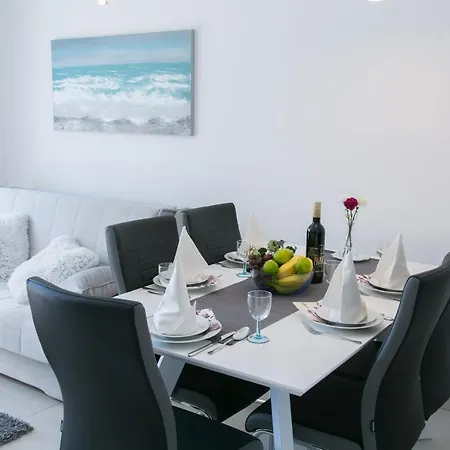 Navi Apartment